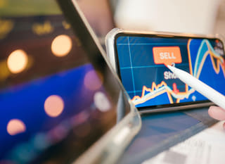 Analyse multi-marchés portant sur Bitcoin, Ethereum et les options forex par un trader